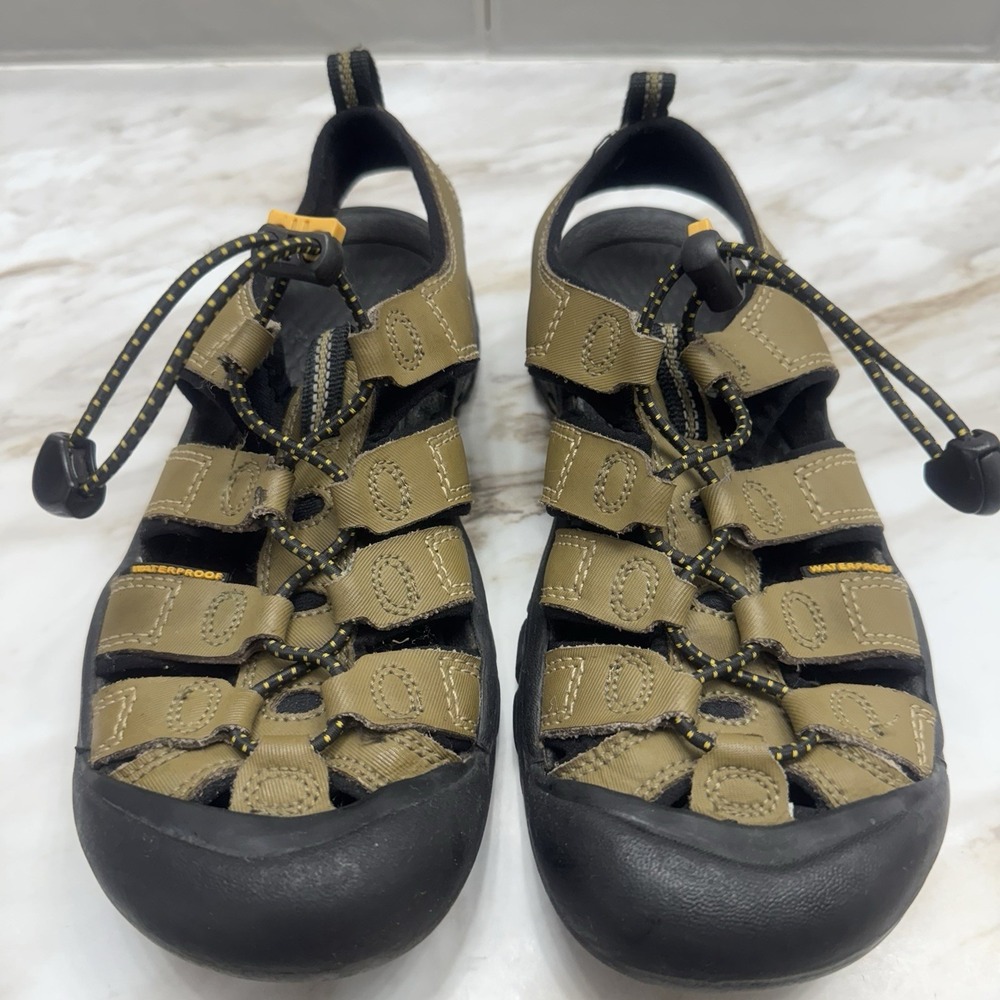Keen Newport Outdoor Hiking Water‎ Shoes Sandals Size 2Y